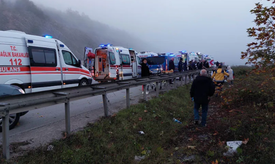 Sərnişin avtobusu uçuruma düşdü: ölən və yaralananlar var - FOTO