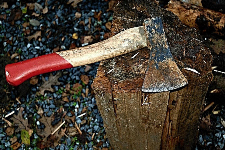 Dəhşətli QƏTL: Pensiyaçını öldürdü, ürəyini kəsib avtobus dayanacağında yedi