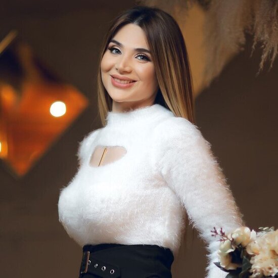 Ülviyyə bacıları ilə FOTOSUNU PAYLAŞDI