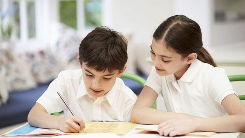 Məktəblərdə dərslərin başlama saatı dəyişdirilir? - Nazir açıqladı