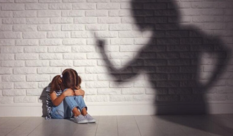 Uşaqlıq travmaları böyüklükdə münasibətlərə necə təsir edir? - AÇIQLAMA