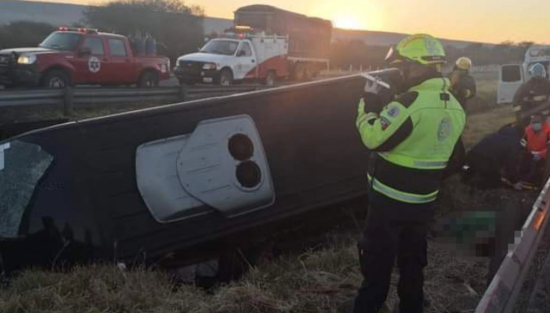 Meksikada yük maşını mikroavtobusla toqquşdu: 26 nəfər xəsarət aldı
