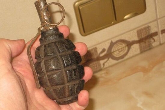 Bakı sakini qardaşının həyətinə qumbara atıb