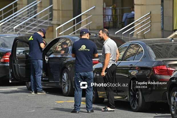 "Azparkinq"də avtomobilə dəyən ziyana görə kim məsuliyyət daşıyır? - AÇIQLAMA + FOTO