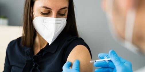 Müəllimlərə vaksinin dördüncü dozası məcburi vurulur? - AÇIQLAMA