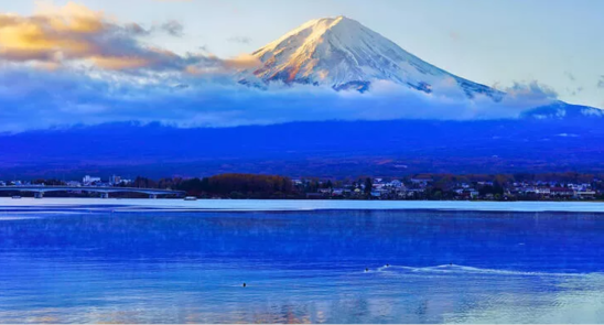 Sualtı vulkan 77 ildən sonra püskürüb