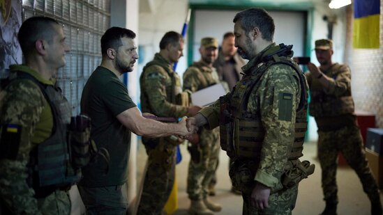 Zelenski ön cəbhəyə getdi - FOTOLAR