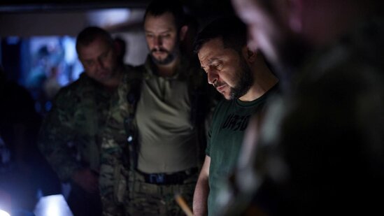 Zelenski ön cəbhəyə getdi - FOTOLAR