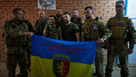 Zelenski ön cəbhəyə getdi - FOTOLAR