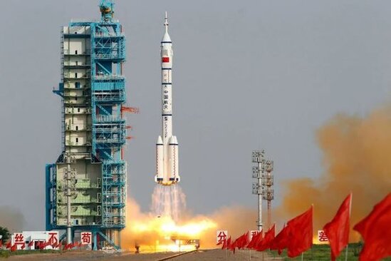 Çin raketinin qalıqları Yerə düşdü – VİDEO