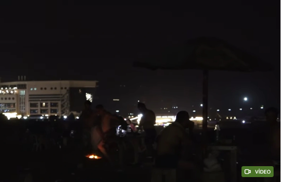 Gecə vaxtı dənizdə özlərini təhlükəyə atanlar: "Əylənib istirahət edirik"