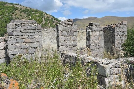 Ermənilərin viran qoyduğu Kəlbəcərin Armudlu kəndindən görüntülər - FOTO