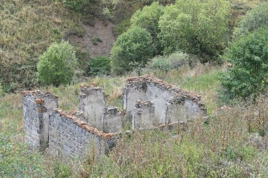 Ermənilərin viran qoyduğu Kəlbəcərin Armudlu kəndindən görüntülər - FOTO