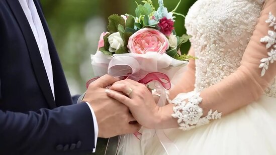 Sosioloq: "Azərbaycanda evlənmək terror hadisəsi kimi bir şeydir"