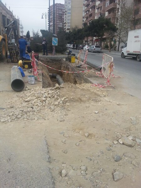 Bakının mərkəzi küçəsində BİABIRÇI VƏZİYYƏT - FOTOLAR