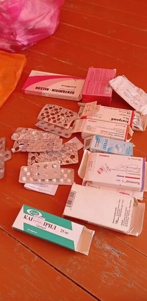 Məktəbli atasına dərman almaq üçün pambıq toplayır - FOTO