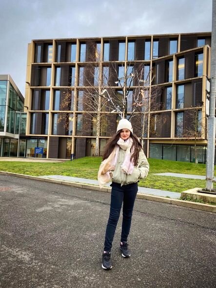 Səkkiz ölkənin 22 universitetindən qəbul qazanan qız DANIŞDI + FOTO