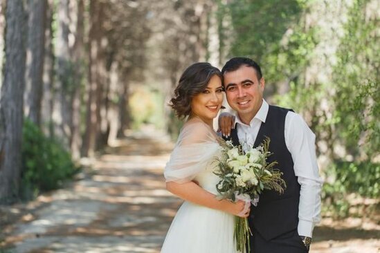 Məşhur teleaparıcı polislə ailə qurur