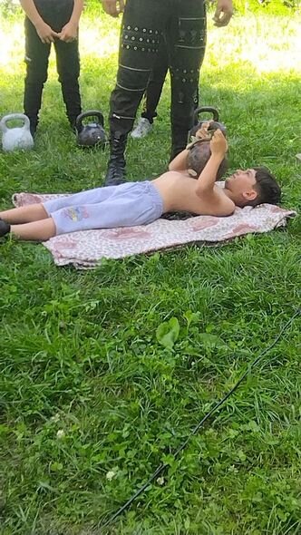 Altı yaşında dişləri ilə avtomobili çəkən pəhləvanın atası: "İspaniyadan təklif gəlmişdi" - FOTO