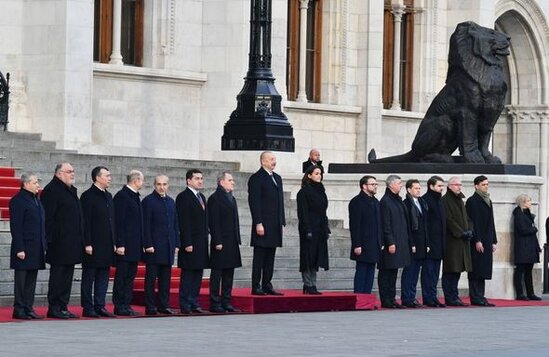 Budapeştdə Prezident İlham Əliyevin rəsmi qarşılanma mərasimi olub - FOTO