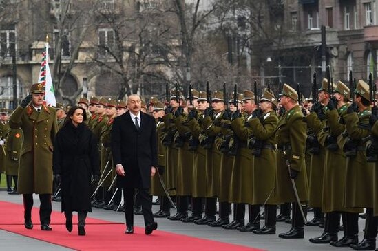 Budapeştdə Prezident İlham Əliyevin rəsmi qarşılanma mərasimi olub - FOTO