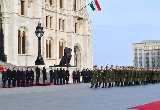 Budapeştdə Prezident İlham Əliyevin rəsmi qarşılanma mərasimi olub - FOTO