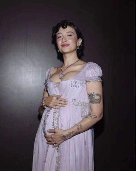 Məşhur müğənni ana olmağa hazırlaşır - FOTO