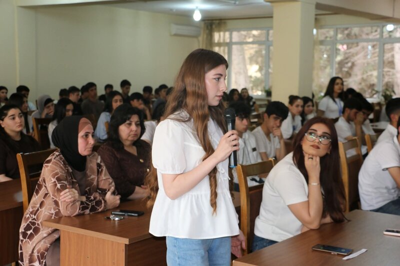 Pərvanə Vəliyeva: "Gənclərlə belə görüşlər çox vacibdir" - FOTO