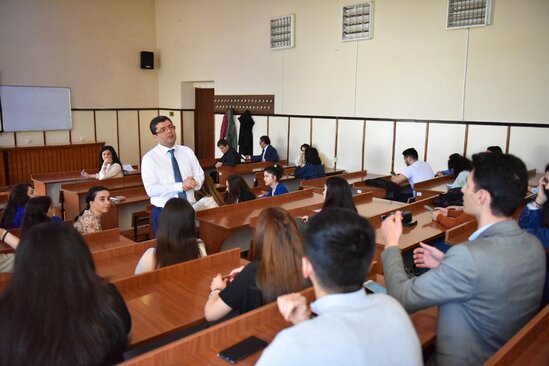 Əhməd İsmayılov BDU-nun Jurnalistika fakültəsinin müəllim və tələbə heyəti ilə görüşüb