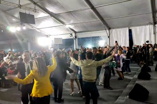 Xalq artistinin gözəl ifası Şuşada hər kəsi rəqsə sövq etdi - VİDEO