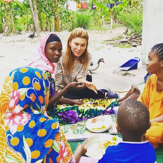 Xoşqədəm Afrikadan övladlığa uşaq götürür