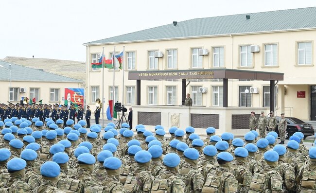 Prezident XTQ-nin hərbi hissəsində - FOTOLAR