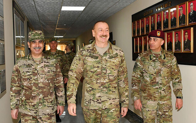 Prezident XTQ-nin hərbi hissəsində - FOTOLAR