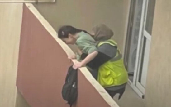 Xumarı təmizlikçi qadın da xilas etmək istəyirmiş... - FOTO