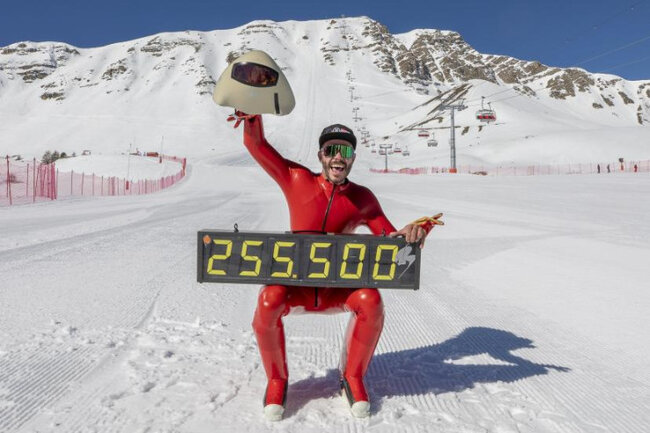Xizəkçidən yeni dünya rekordu – 255 km/saat-VİDEO
