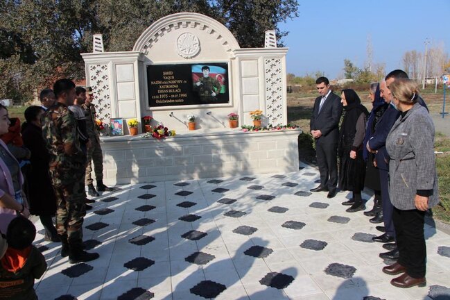 Yevlaxda yeni park istifadəyə verildi