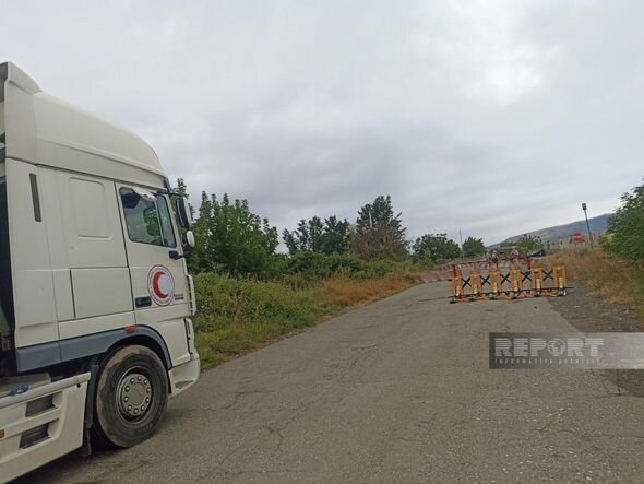 Bakıdan erməniəsilli şəxslərə yardım aparan TIR-lar Ağdam-Xankəndi yolunda gözləyir - YENİLƏNİB - FOTO