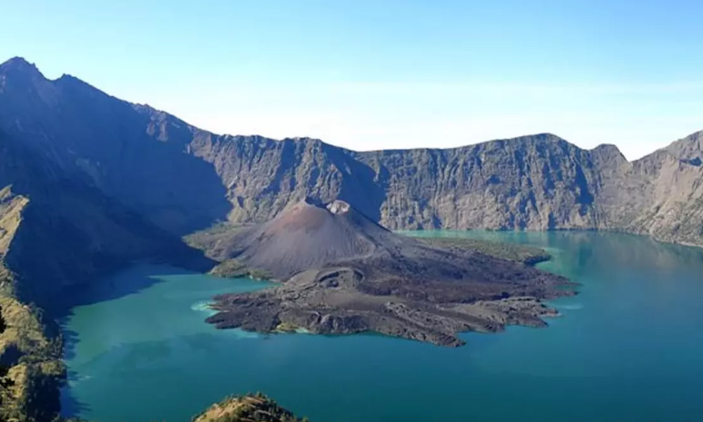 Yanardağın içinə düşən turistin meyiti 4 gün sonra tapıldı