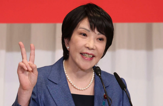 Yaponiyanın yeni baş naziri sevdiyi kosmetikadan və filmlərdən danışdı