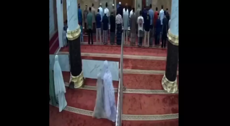 Məsciddə baş verən zarafatlaşma azyaşlının xəsarət alması ilə nəticələnib - VİDEO