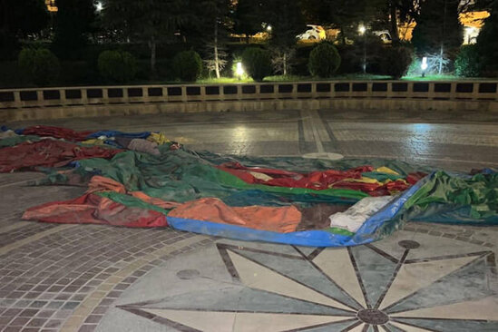 "Yasamal parkı"nda bayraqların yerə atılması iddialarına rəsmi CAVAB – YENİLƏNİB + FOTO/VİDEO