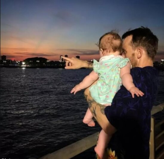 10 aylıq qızına narkotik vurub öldürdü