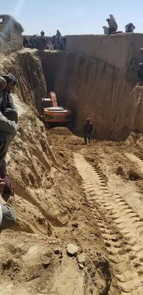 Altı yaşlı uşaq üç gündür düşdüyü quyudan çıxarılmasını gözləyir - FOTO