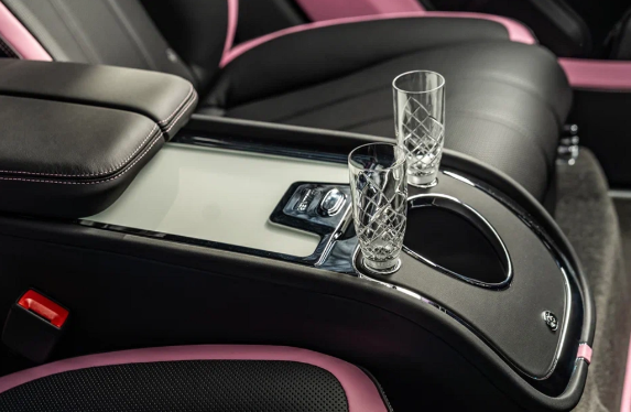 Avtomobillər üçün ağıllı stəkan altlığı ixtira edildi