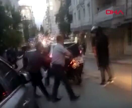 Sürücü kuryerlə dalaşıb görün nə etdi-VİDEO