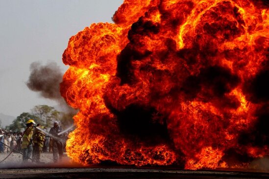 İş yerində qaz sızdı, PARTLAYIŞ oldu: dağıntılar, ölən və yaralananlar var - VİDEO