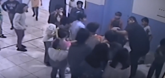 Müəllim şagirdi belə xilas etdi - VİDEO