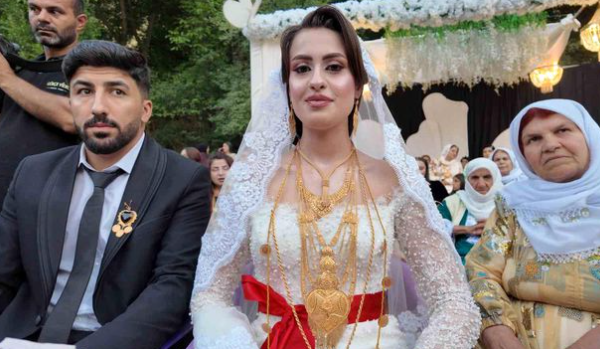 Toyda bəy və gəlinə 6 milyonluq hədiyyə təqdim olundu - VİDEO